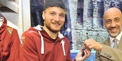 Il giocatore del Torino Calcio, Ciro Immobile, al negozio Kappa di Torino